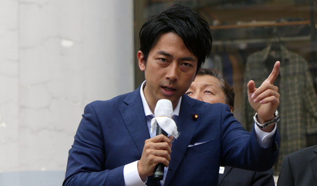 小泉進次郎が「日本のマクロン」に!?安倍政権支持率低下の波紋