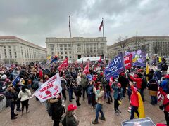トランプ支持者、首都ワシントンで抗議デモ