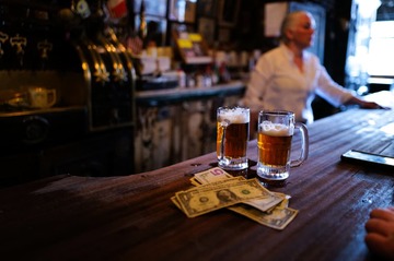 アルコール業界が依存するヘビードリンカー