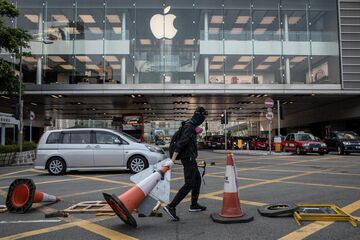中国がアップル非難、香港警察の活動追跡アプリ承認で