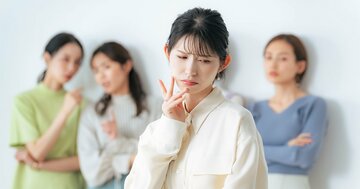 残念ですが「褒められたい人」ほど評価されません...「嫌われないための行動」が職場の信頼をぶち壊す、本当の理由