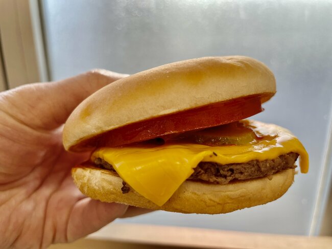 【マクドナルド】たった240円で「最強のハンバーガー」を注文できる裏ワザ、コスパ良すぎて感動する