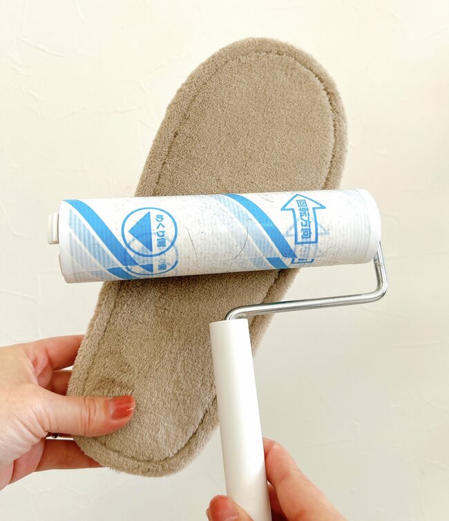 もう普通のスリッパに戻れない…!カインズの“リピ買い続出スリッパ”が買って大正解だった!「ずぼらな私に最適です!」「家族の分も購入」