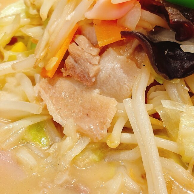 「二郎みたいなの出てきた」リンガーハットの“わんぱくすぎるメニュー”山盛りで食べ応えバツグン！「見た目のボリュームに圧倒」「食べても食べても野菜が減らない」《実食レビュー》