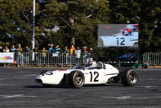 往年のF1マシンによるデモ走行(広報写真)