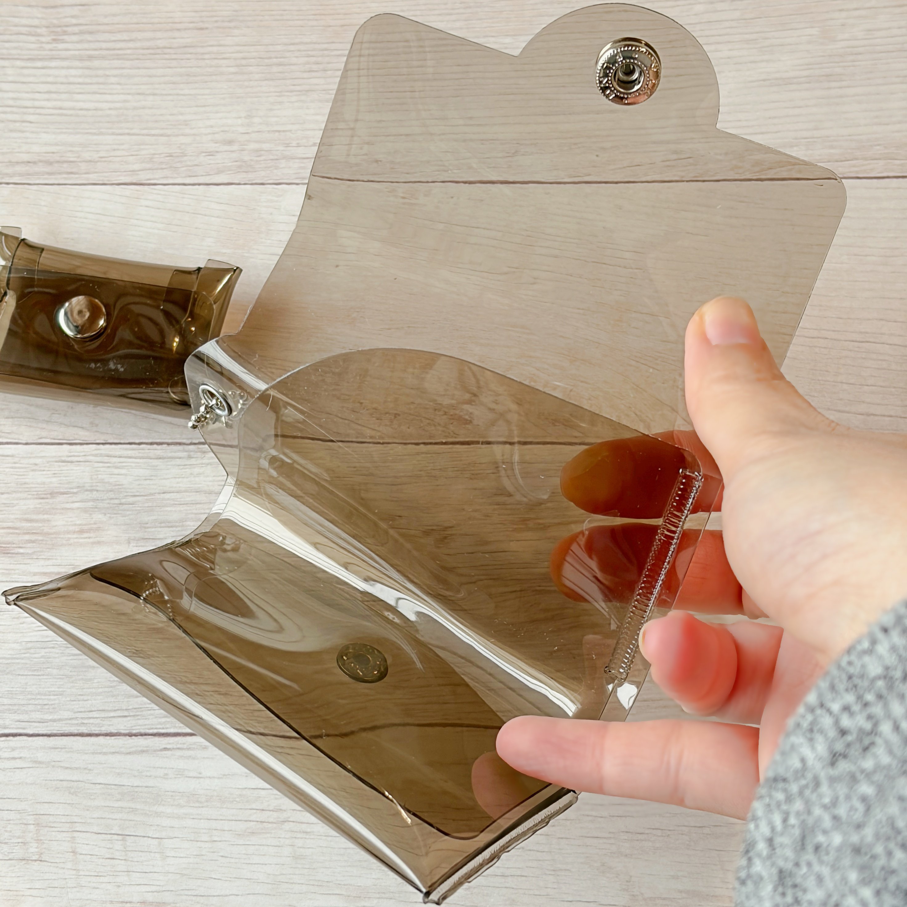 普通の財布に戻れないかも…！ダイソーの「お札が折れないミニ財布」カードと小銭も収納できて天才！