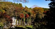 日本の絶景、世界遺産の名瀑・白糸の滝と富士山