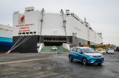 中国EV大手BYD、国外販売の目標達成が難航か