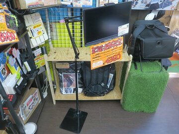全長150cmまで伸びる超ロングサイズなタブレット向けポールスタンド
