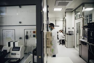 ファイザーのコロナワクチン候補、予想以上の有効性