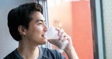 筋肉を効率良くデカくしたい！→バズーカ岡田が「これほど都合の良いプロテインはない」と言い切るプロテインの名前