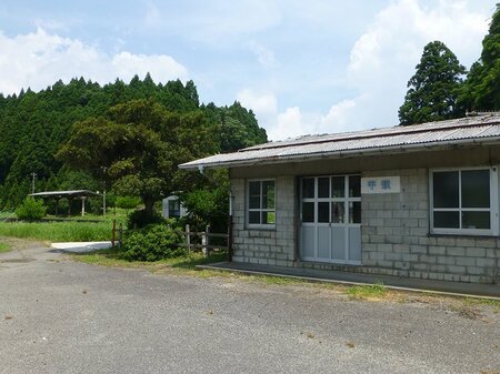 甲駅跡の駅舎