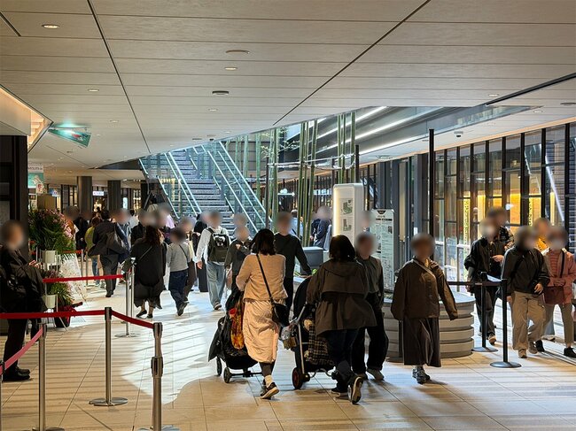 賑わうTRACKS STREET