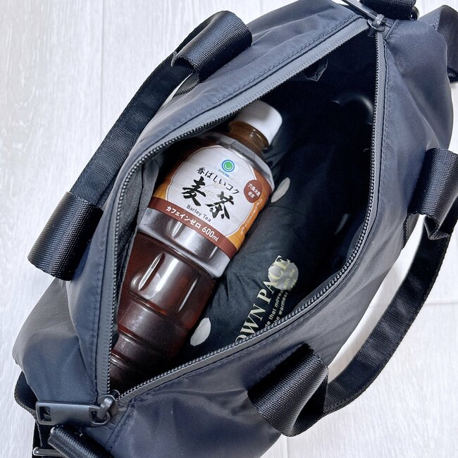 「取り寄せてでも買って良かった」「ヘビロテ確定」無印良品の“万能ミニバッグ”見た目以上に荷物が入って大助かりです！「みんな買ってほしい」
