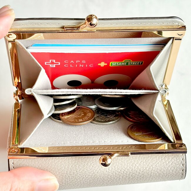 【しまむら】カードや診察券が34枚入った…！1639円の「ポケットたくさんミニ財布」レシートやクーポンが出し入れしやすくて便利！《購入レビュー》