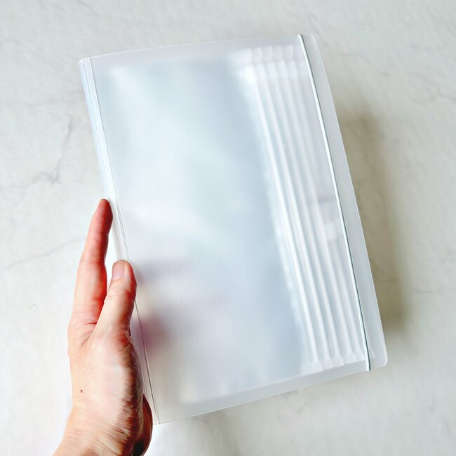 お薬手帳や診察券、薬がまとめて入った!無印良品の“天才ケース”ポケット豊富で便利すぎる!「ありそうでなかった商品」「考えた人、すごい」