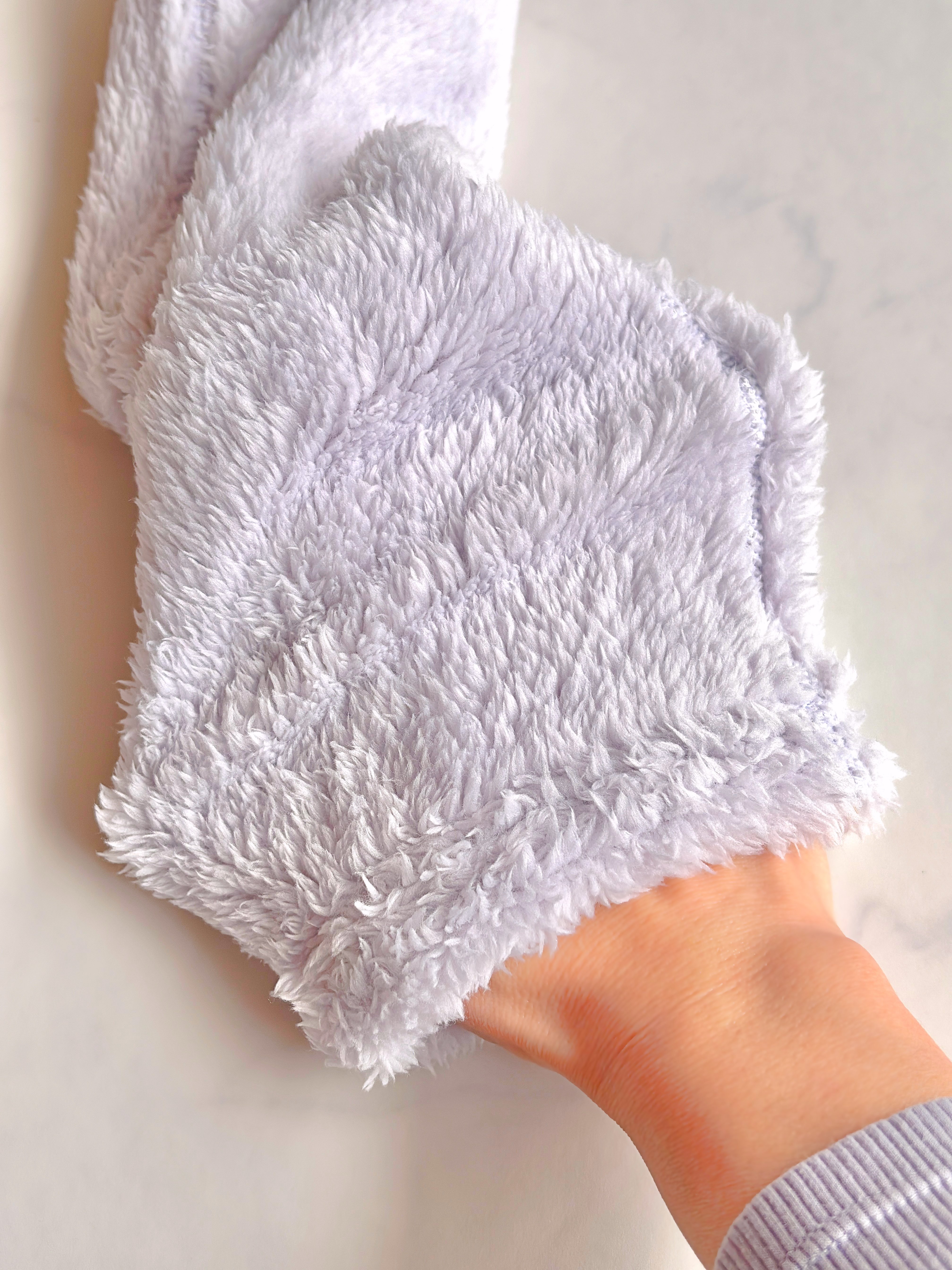 「冬場にスリッパいらないかも」無印良品の“履く毛布”が冷え性の味方すぎる！「床の冷たさを感じない」「毎年、家族分購入」