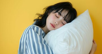 認知症になりにくい「寝る姿勢」。世界の研究が明かした“最高の体の向き”とは？