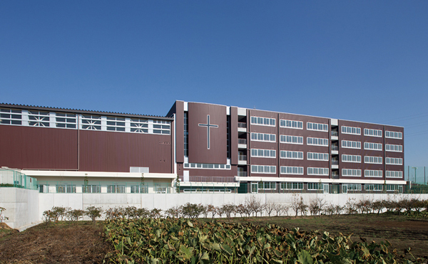 浦和ルーテル学院は、2015年1月「浦和美園」に新築移転、最新の設備と豊かな自然に恵まれた環境の中で、生徒一人一人に愛情を込めて育てあげる