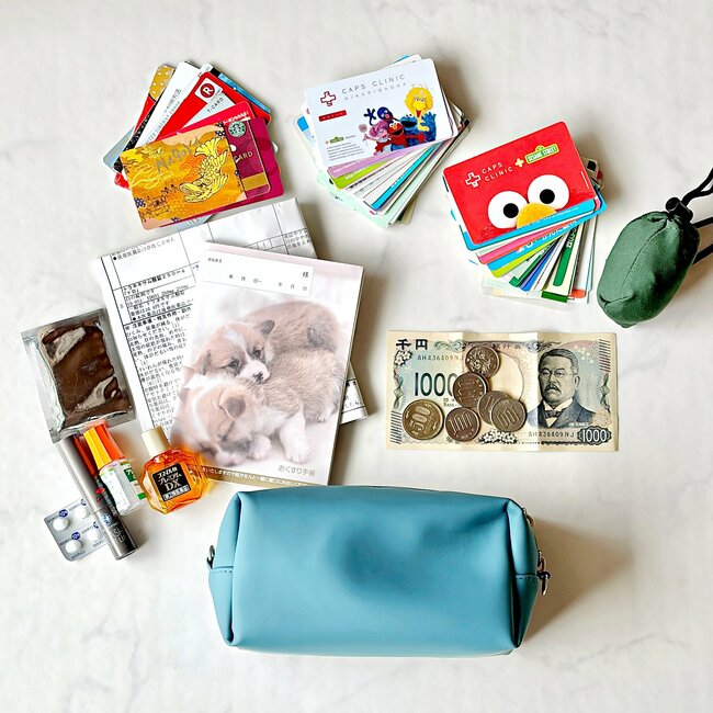 カードや診察券が100枚入った！無印良品の“ポケットたくさんポーチ”通院バッグにもなって天才すぎる！「軽くて疲れない」「毎日愛用しています！」