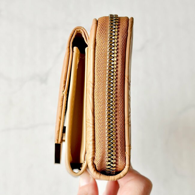 カードや診察券が50枚も入った…！しまむらの“1419円お財布ショルダー”スマホも収納できて天才すぎる！