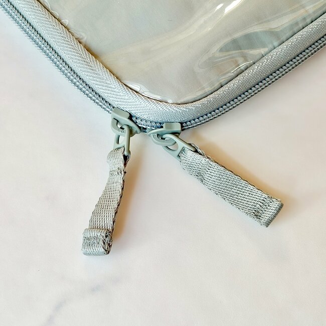 お薬手帳や処方薬がまるっと入る！無印良品の“ポケットたくさん収納ケース”通院グッズ入れにちょうどいい！「中がみやすくて、取り出しやすい」「マルチな収納ができる！」