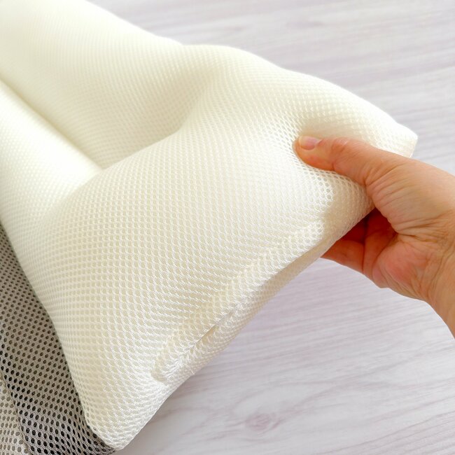 「首や肩が楽になった」ニトリの“2990円まくら”が噂通りの名品だった…！「毎朝肩の軽さにびっくり」「寝つきも良くなった気がします」《購入レビュー》