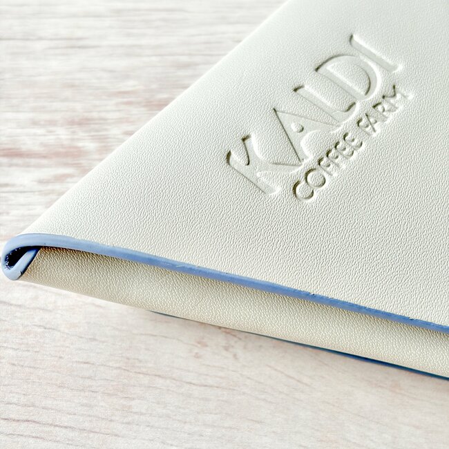 「やっと買えた」「最後の一個だった」カルディの“めちゃ軽コインケース”が可愛すぎる!「店舗にはまだ売ってた!」