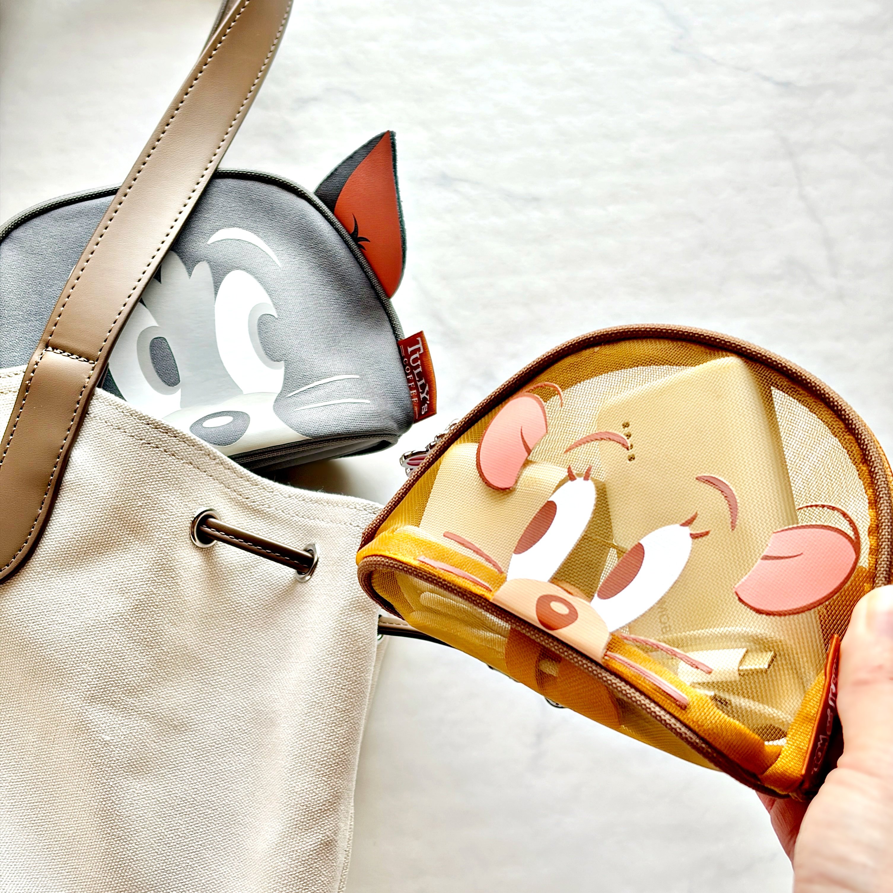 とんでもなく可愛い…！タリーズ×トムとジェリーの「ガバッと開くポーチ」マチが広くて使いやすい！
