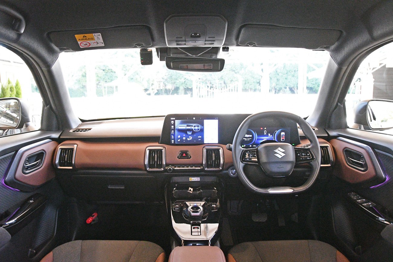 撮影用車両として用意されていたXグレードのインパネ。Zの場合オーディオシステムがプレミアムサウンドシステムとなる