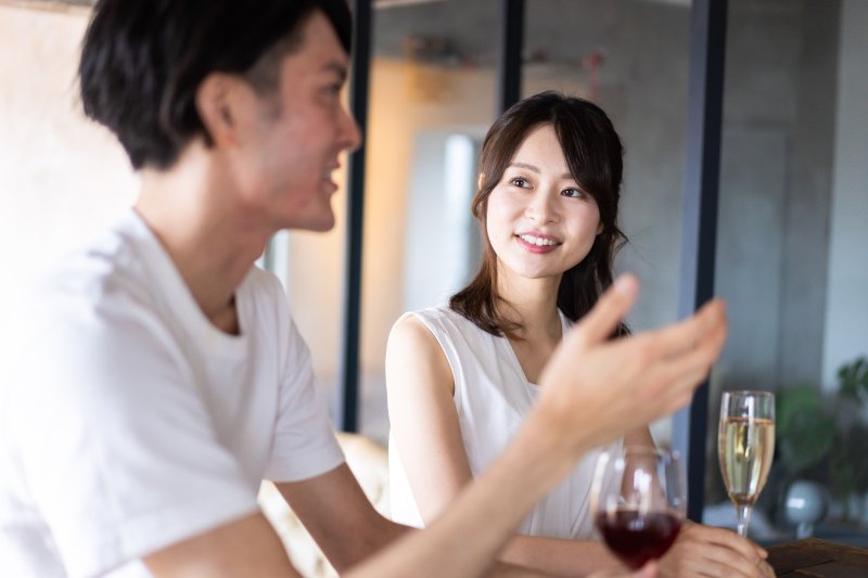 パーティや懇親会で初対面の人と話題がないとき距離を縮めるとっておきのコツ