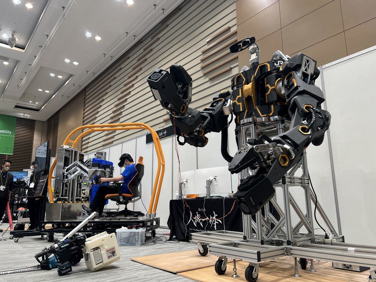 デモンストレーションを行う零式人機ver.2.0
