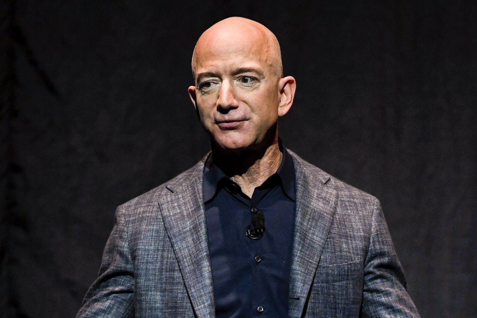 米Amazonのベゾス氏がCEO退任へ、社員へのメールで「成功のルーツは発明」と語る