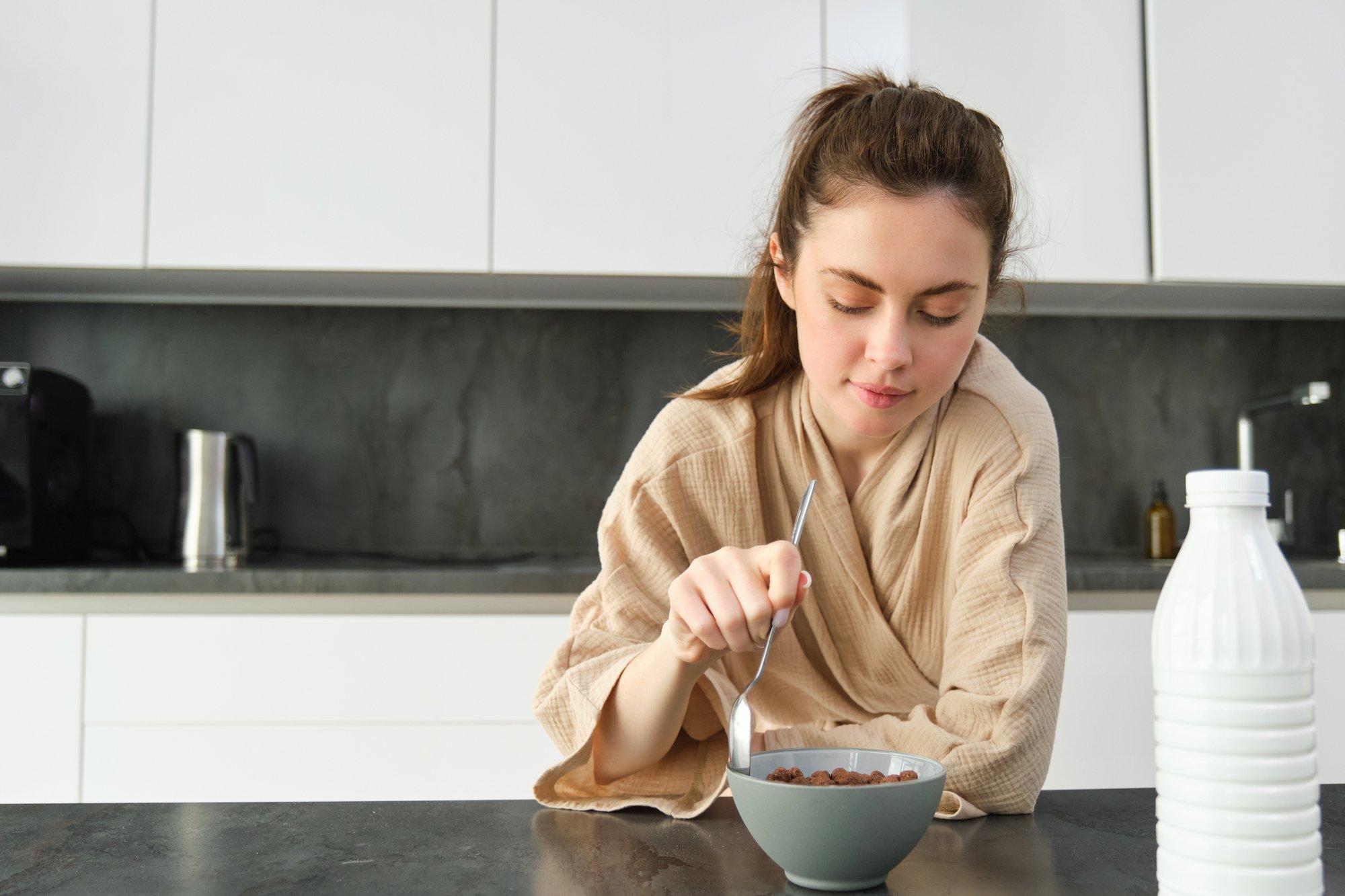 ダイエットのつもりが逆効果!空腹感が刺激され食べ過ぎてしまう「危険な低カロリー食」とは?【米国大学研究】