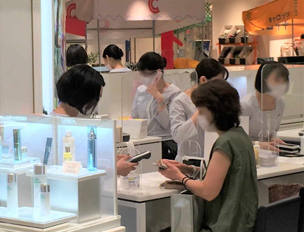 2階の化粧品売り場