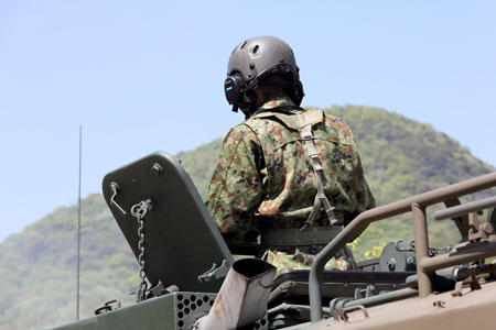 日本の自衛隊は志願制だが...