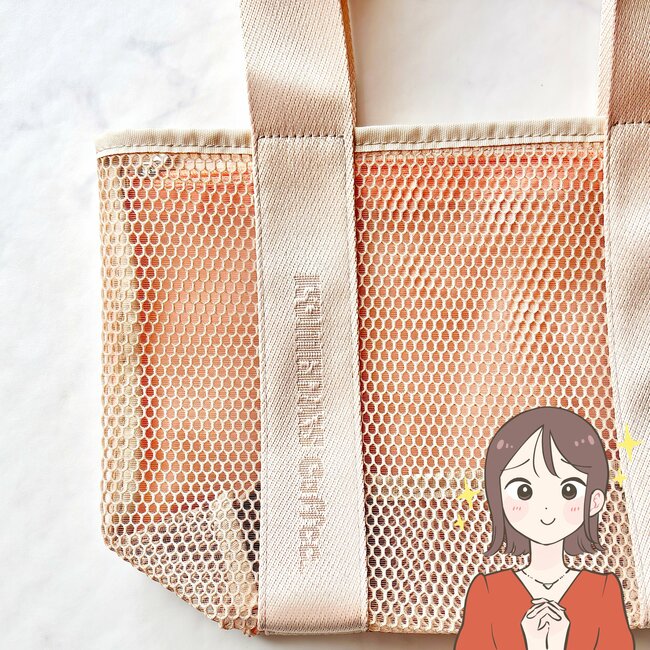 ペットボトルや長財布が入って便利！コメダ珈琲の“めちゃ軽ミニバッグ”が夏のお出かけに手放せない《購入レビュー》