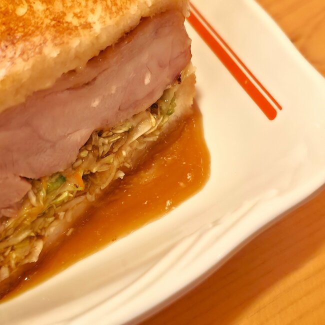 「想像を超える分厚さでヤバい」コメダ珈琲の“やけくそサンド”肉厚がスゴすぎてビックリした！「めちゃくちゃうまかった」「こんなに感動したのは初めて」