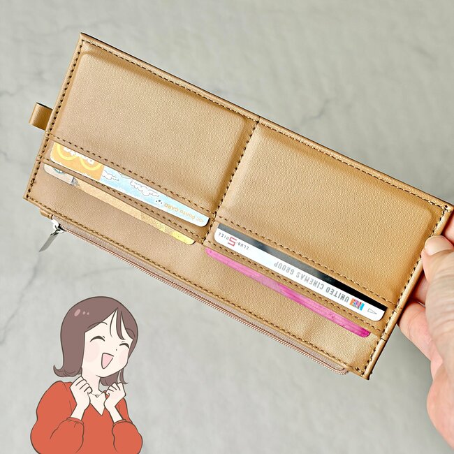 カードや診察券が40枚入った…！ダイソーの「ぺたんこ財布」現金やカードをコンパクトに持ち歩けて嬉しい！