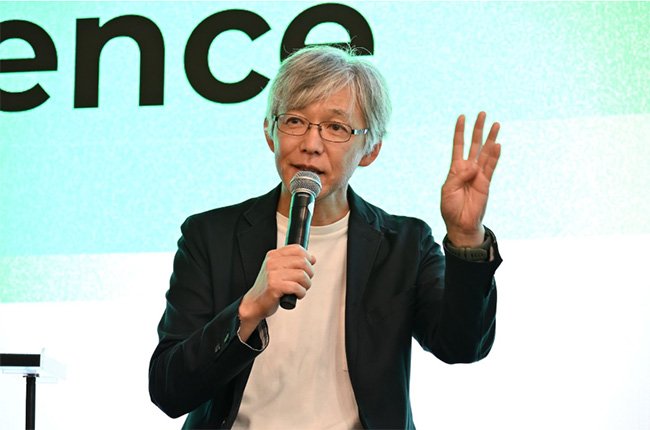 GovTech東京 エグゼクティブアドバイザー 及川卓也氏。MicrosoftでWindows製品の開発に携わり、GoogleでWeb検索のプロダクトマネジメントやChromeのエンジニアリングマネジメントなどに従事。プログラマのための情報共有コミュニティサービス「Qiita」のプロダクトマネージャーを経て独立。2019年にテクノロジーで企業や社会の変革を支援するTablyを創業。多くの企業を支援している。 Photo by M.S