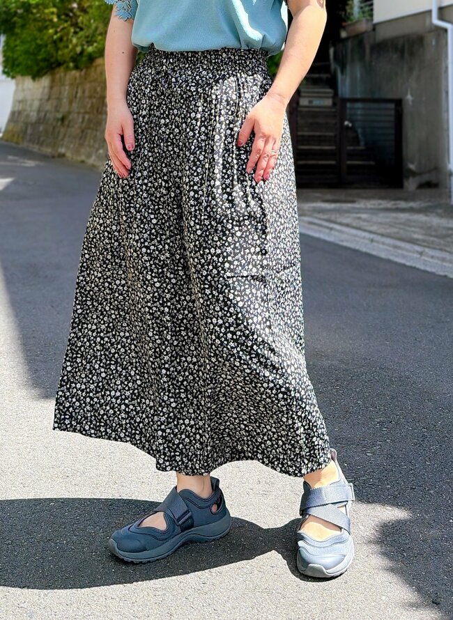 「涼しい！」「2枚目です」ハニーズの“スカートみたいなパンツ”ひんやり冷たくて気持ちいい！「サラサラの薄い生地なので、真夏にピッタリ」