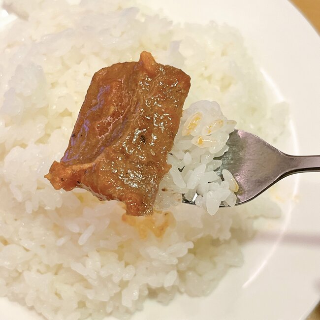 こりゃリピートしたくなるわ。ガストの「お肉もりもりメニュー」がジューシーでたまらない！大ライスがどんどん進んじゃうよ…！