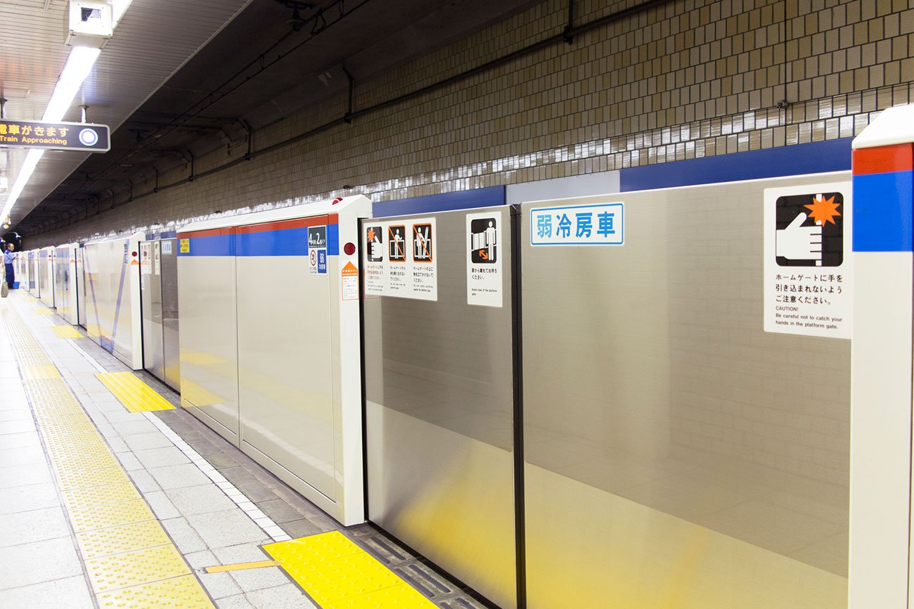 地下鉄のホームドア