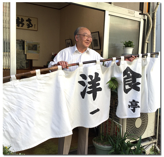 昭和の下町の風景を撮り続けた<br />カメラマンが営む浅草橋の洋食屋。<br />名物はオムライスと、ボリューム満点の三色ライス