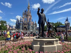 ディズニー、「スラック」使用中止へ　サイバー攻撃で情報流出
