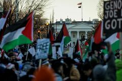 バイデン氏、イスラエル支援で自陣から罵声