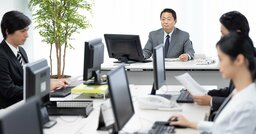 役員でも平社員でもありません…職場で「最も孤独になりやすい」意外なポジション