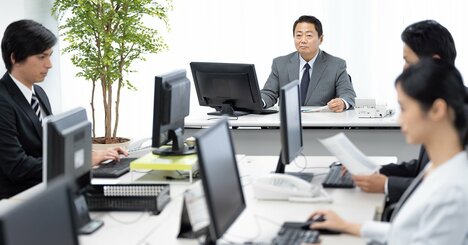役員でも平社員でもありません…職場で「最も孤独になりやすい」意外なポジション