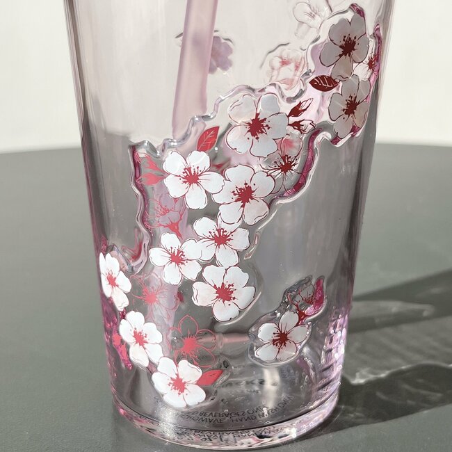 「何とも言えない可愛さ」「ツボすぎて大優勝」スタバの“美しすぎるタンブラー”透明感たっぷりでキレイ！「棚にはラス1でしたが、奥にもありました」