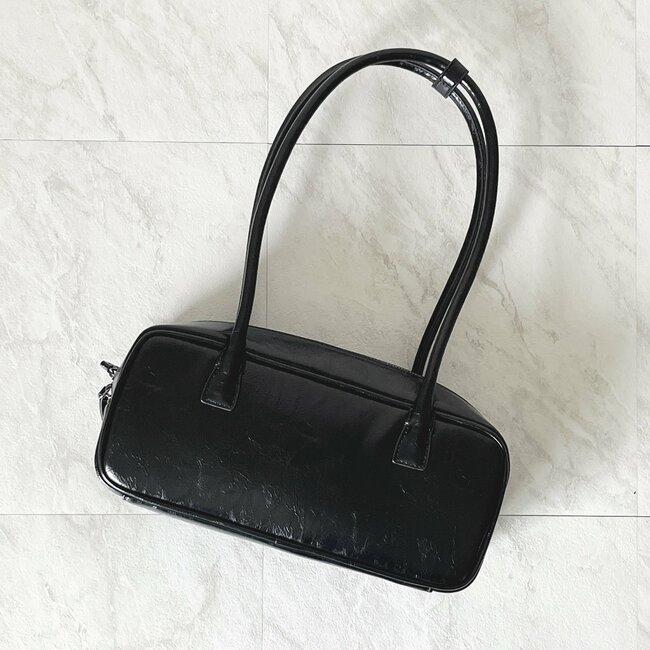 「かわいいと褒められました」GUの“高級感たっぷりバッグ”収納力すごいし、1年中使えてコスパもバッチリ！「50代でも使えます」「持ち歩きたいもの全て入る」